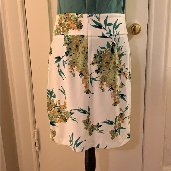 NWOT White with flower skirt - Picture 7 of 7